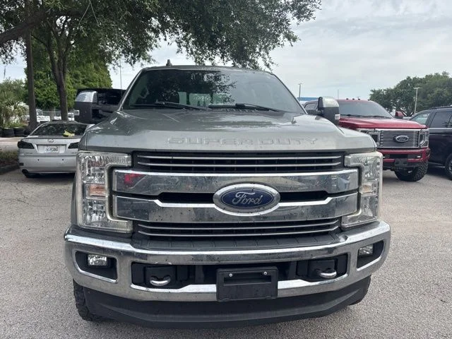 Used 2019  Ford Lariat image 2
