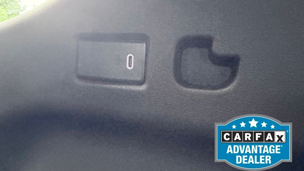 Used 2022 Black Chevrolet Z71 image 15