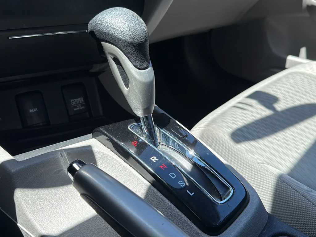 Used 2015  Honda LX image 28