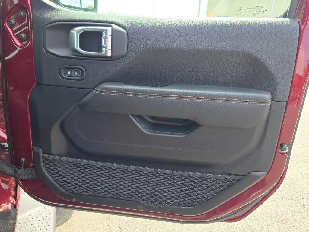 Used 2021  Jeep Unlimited Sahara High Altitude image 8