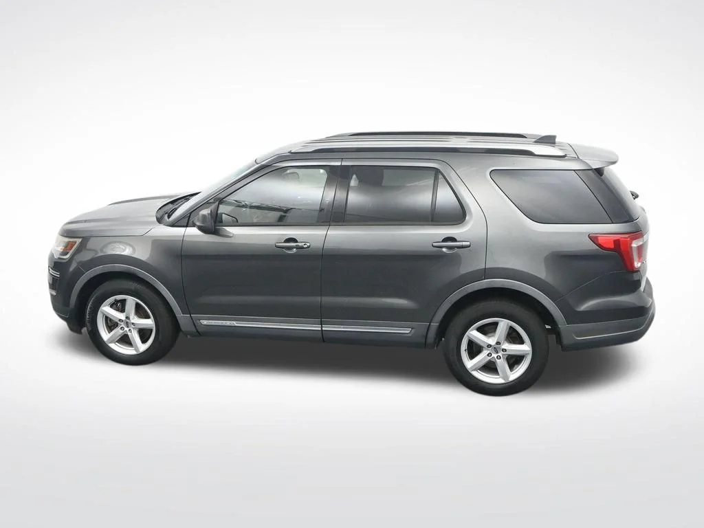 Used 2019 Gray Ford XLT image 30