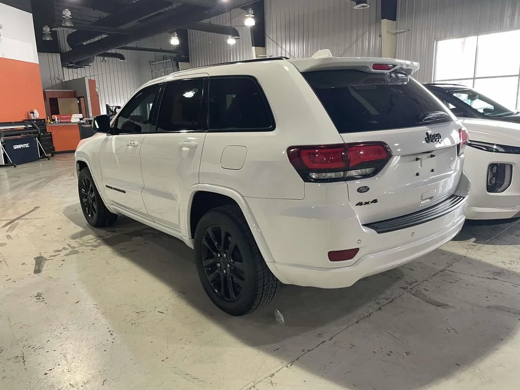 Used 2021 White Jeep Laredo X image 4