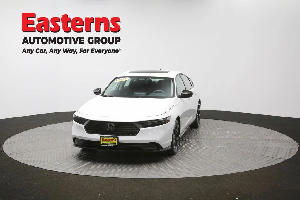 Used 2025 White Honda SE image 53