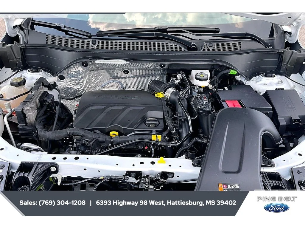 Used 2025 Summit White Chevrolet LT image 8