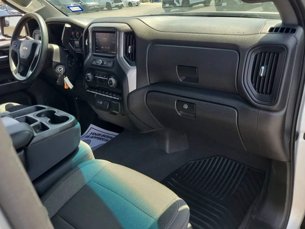 Used 2022 SILVER ICE METALLIC Chevrolet Custom image 28