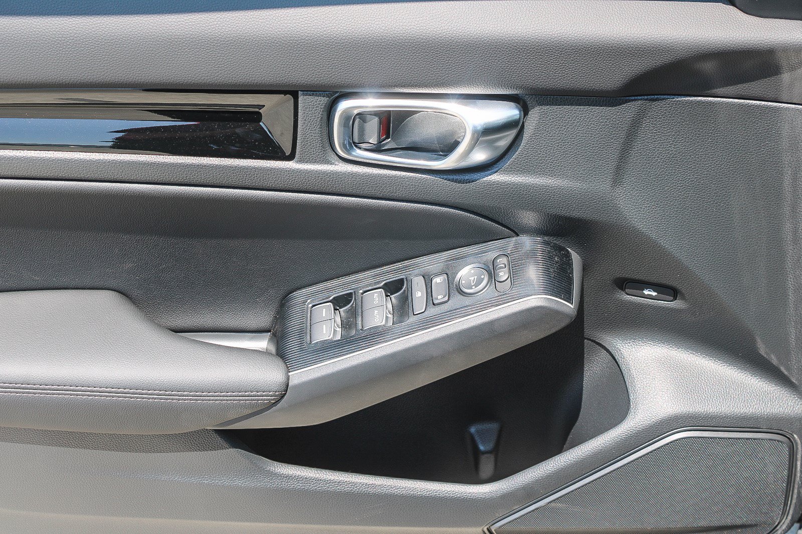 New 2026 Platinum White Pearl Honda Sport Touring image 22