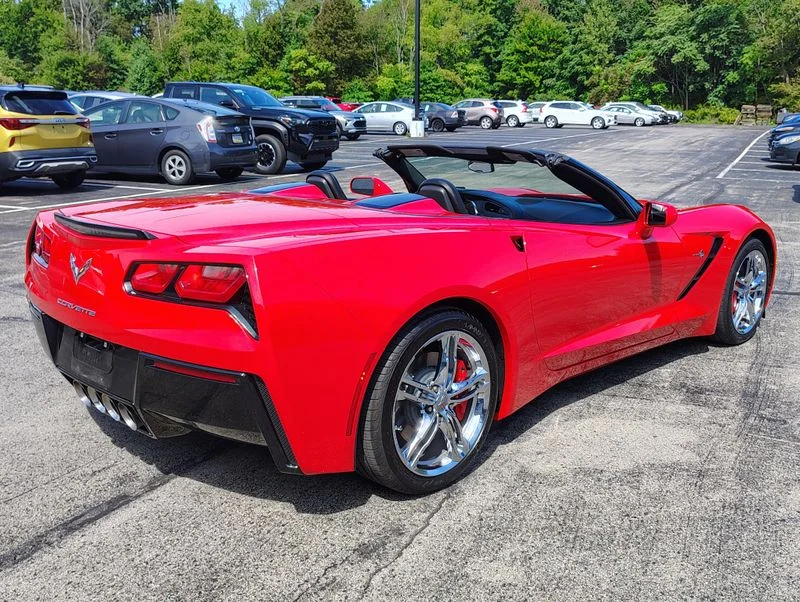 Used 2017 Red Chevrolet Stingray image 6