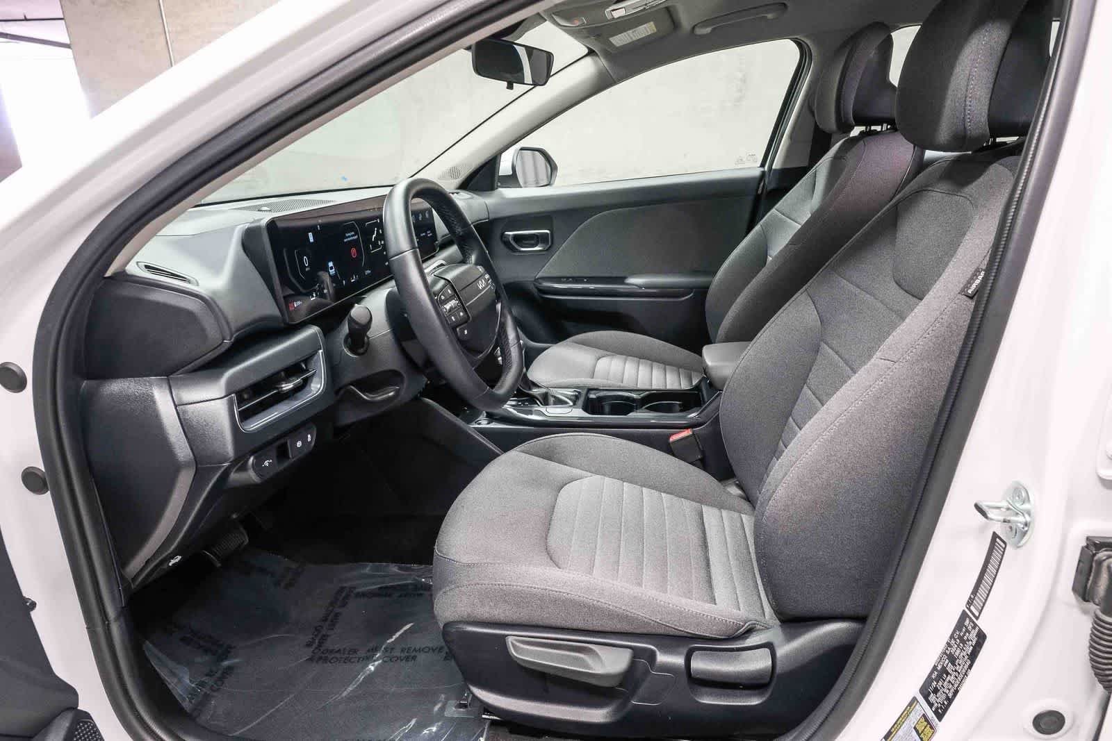 Used 2025 Snow White Pearl Kia EX image 21