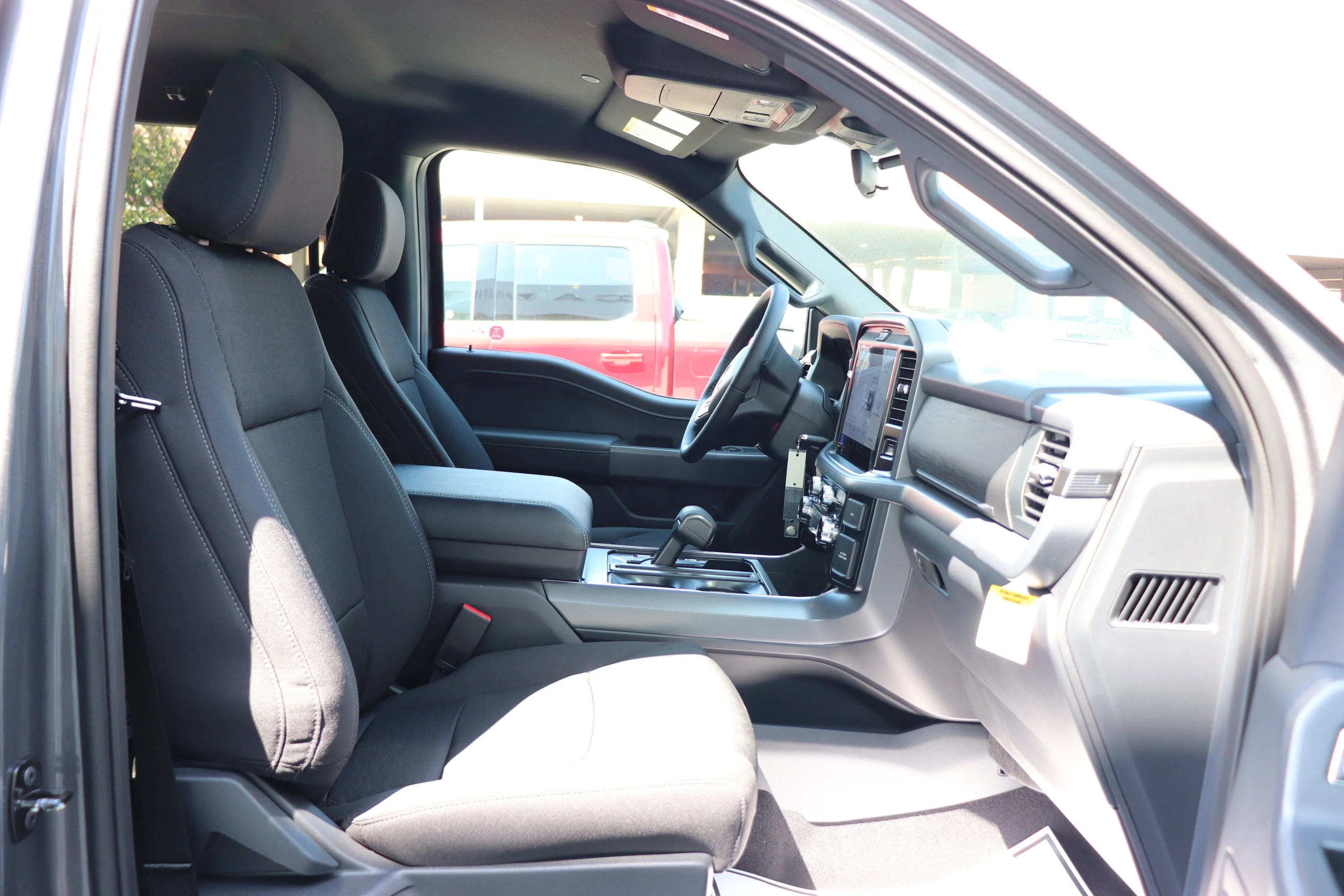 New 2026 CARBONIZED GREY METALLIC Ford XLT image 7