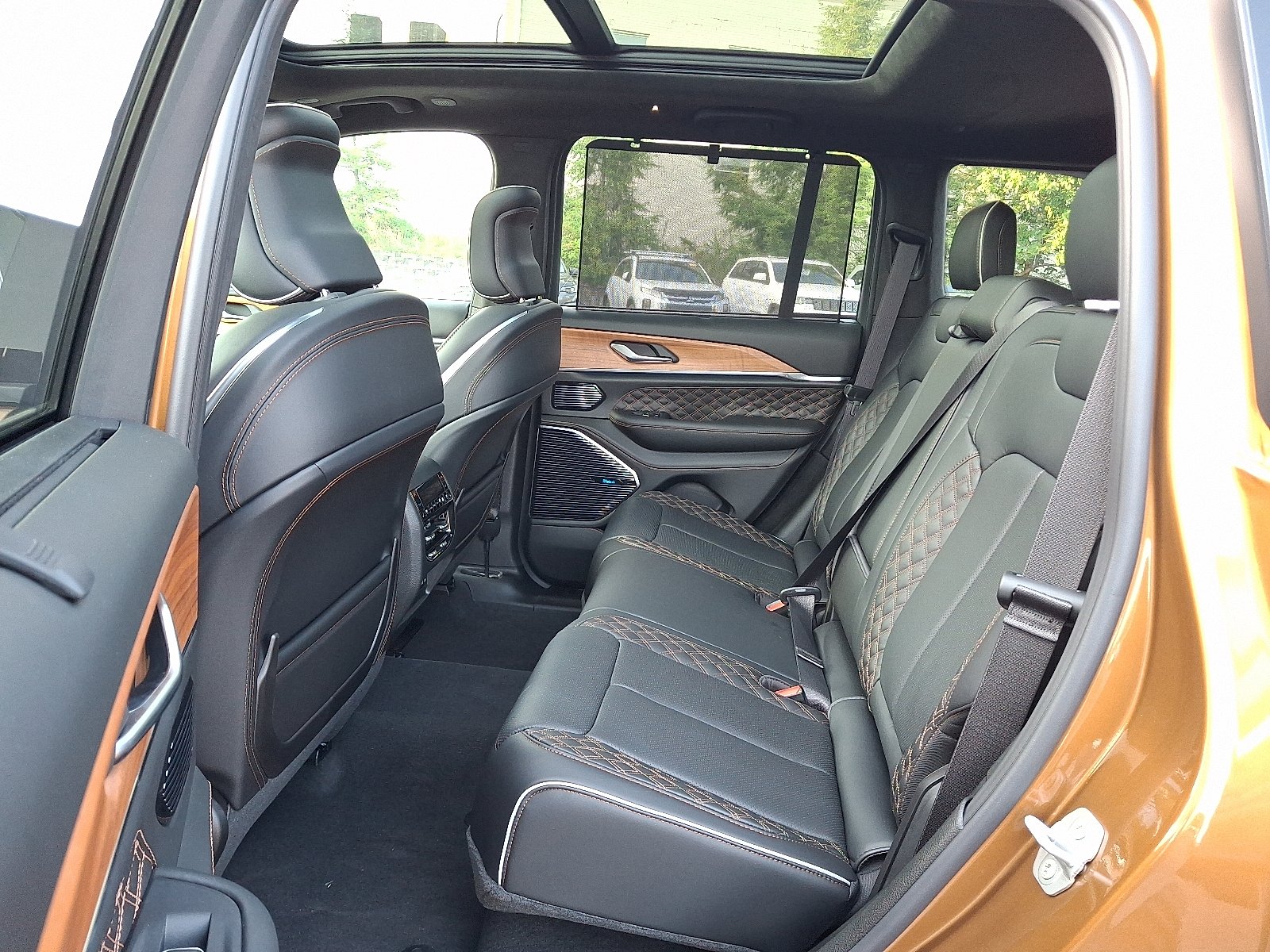 New 2026 Copper Shino Metallic Clear-Coat Exterior Paint Jeep Summit 4x4 image 6