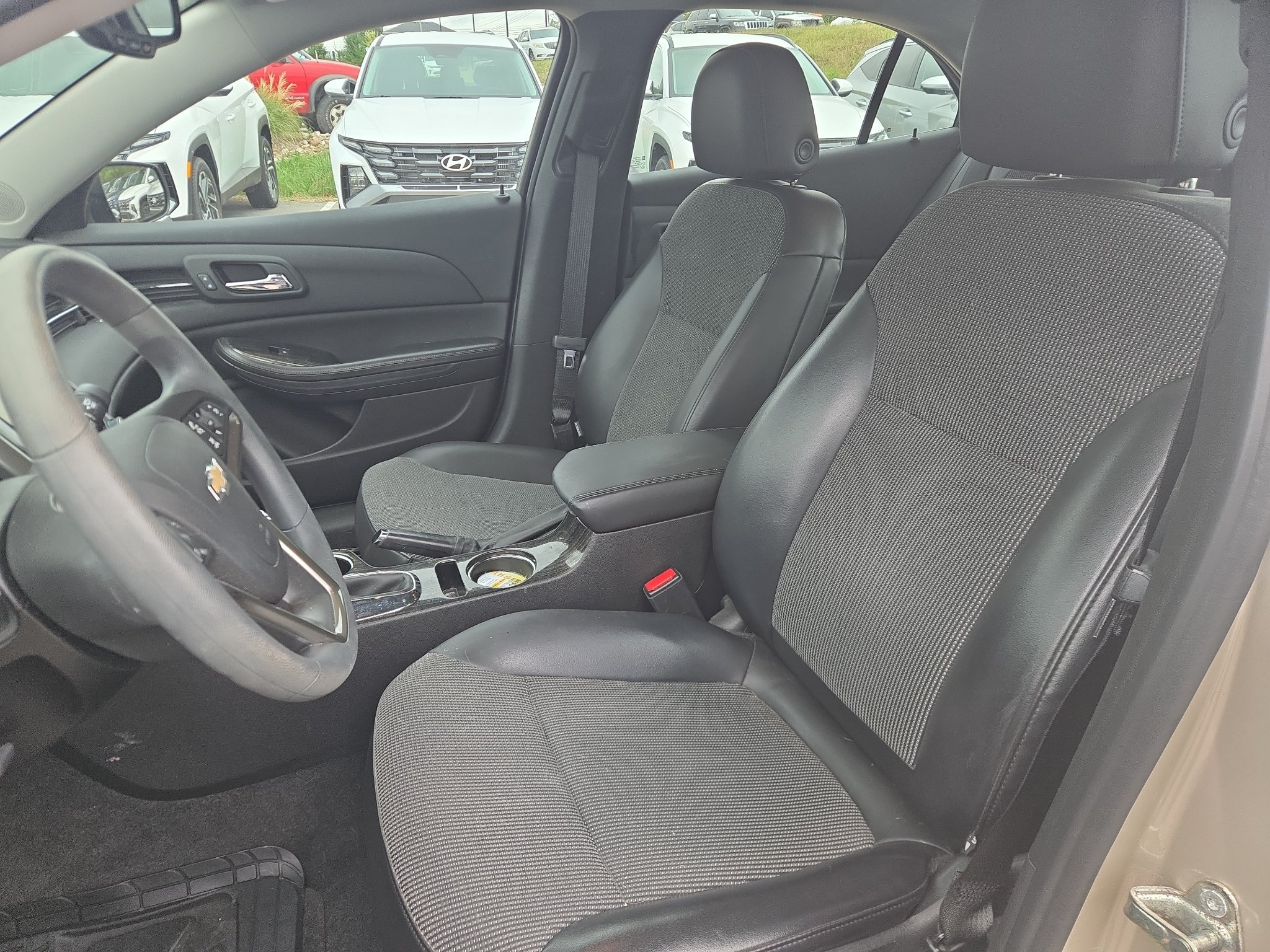 Used 2016 Champagne Silver Metallic Chevrolet LT image 9
