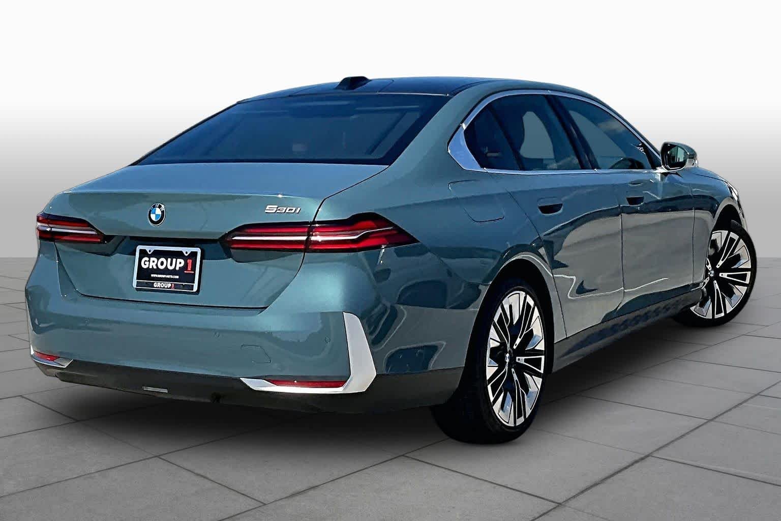 Used 2026 Cape York Green Metallic BMW 530i image 12