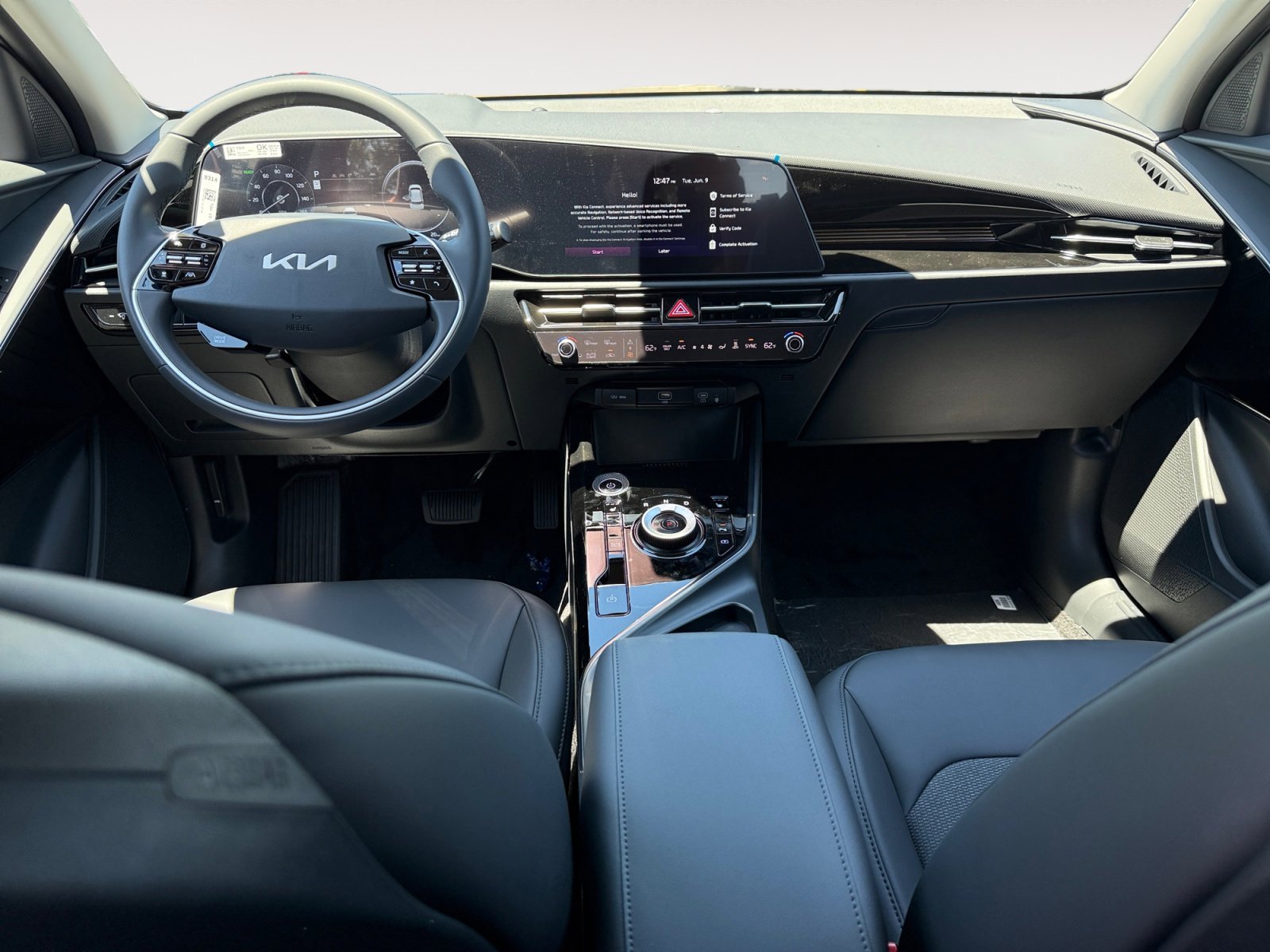 New 2026 Snow White Pearl Kia WIND image 15