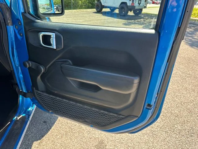Used 2020 Blue Jeep Sport image 22