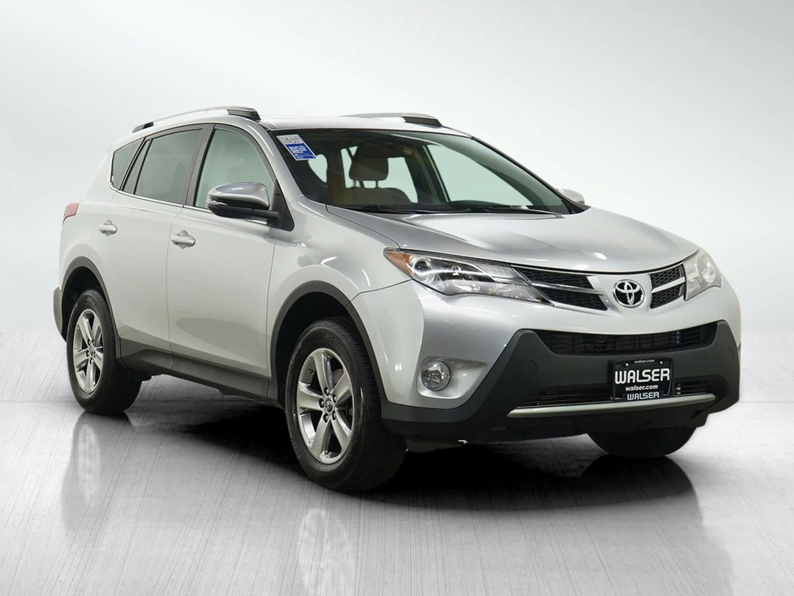 Used 2015  Toyota XLE image 7