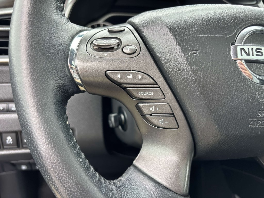 Used 2019 Red Nissan Platinum image 21