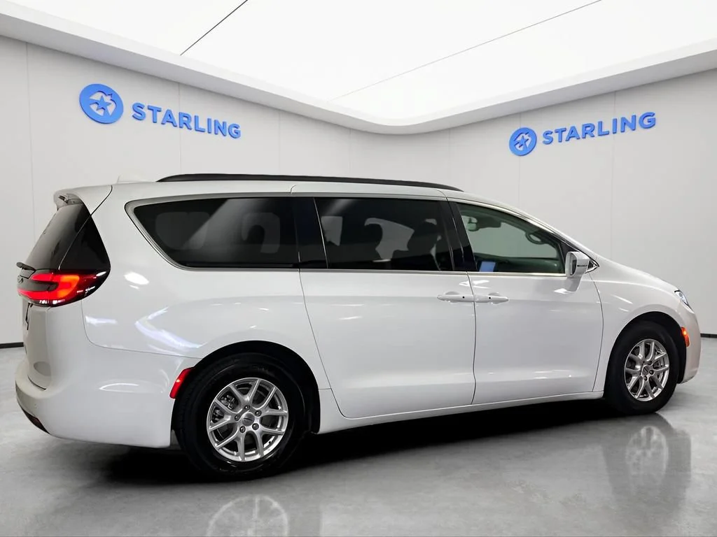 Used 2022 White Chrysler Touring L image 10