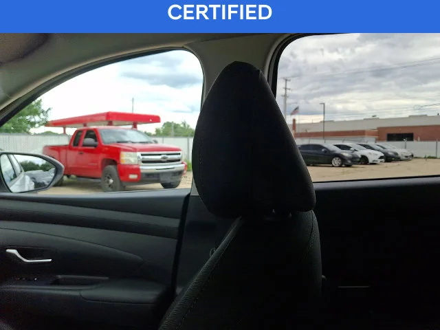 Used 2025 White Hyundai SEL image 17