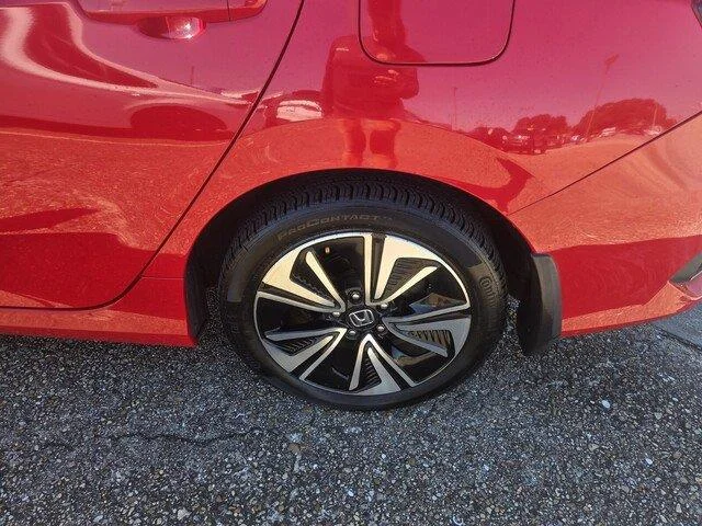 Used 2018 Rallye Red Honda EX-T image 25