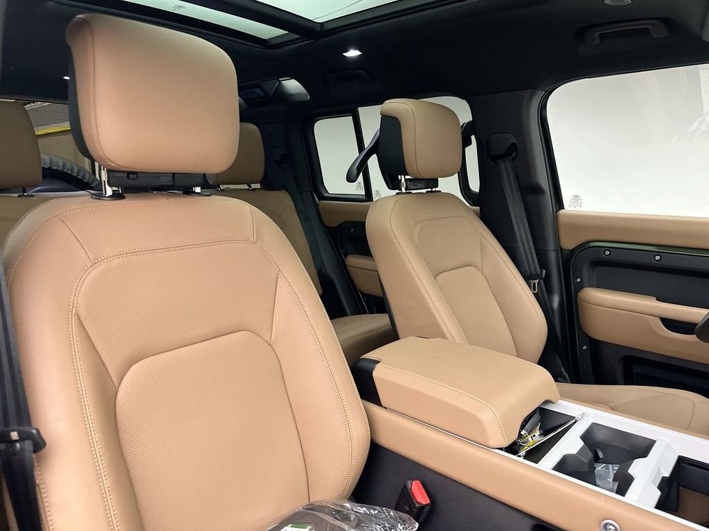New 2026 Woolstone Green Land Rover X-Dynamic SE image 14