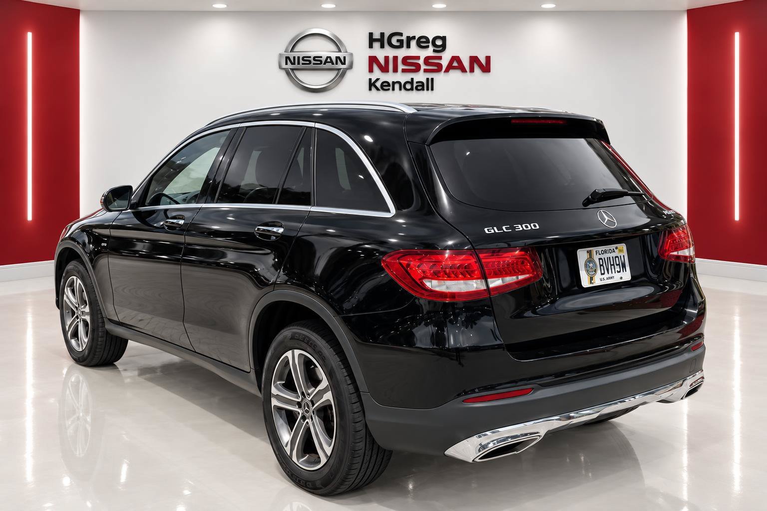 Used 2017 Black Mercedes-Benz GLC 300 image 2
