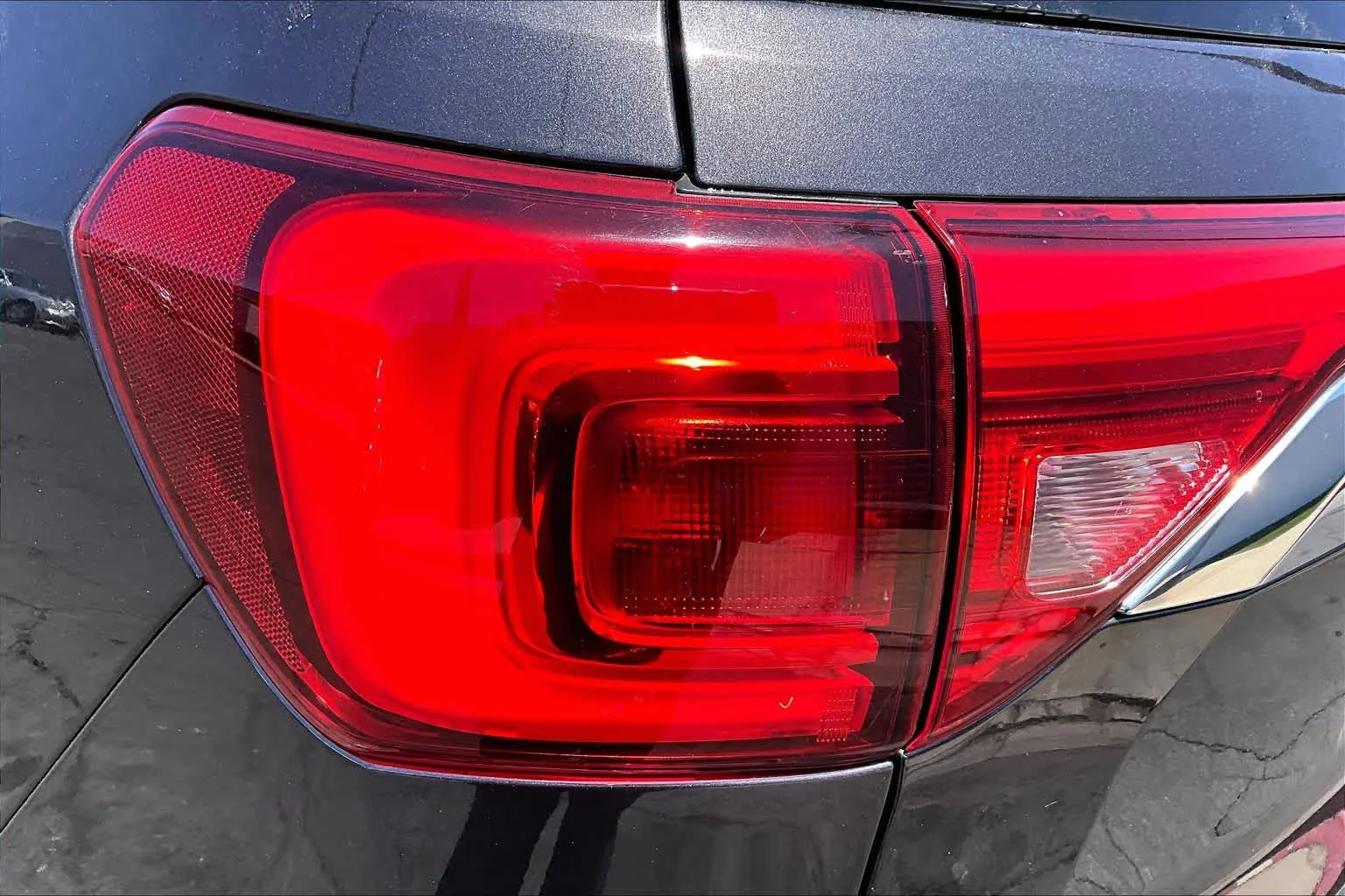 Used 2018 Iridium Metallic GMC SLT image 28