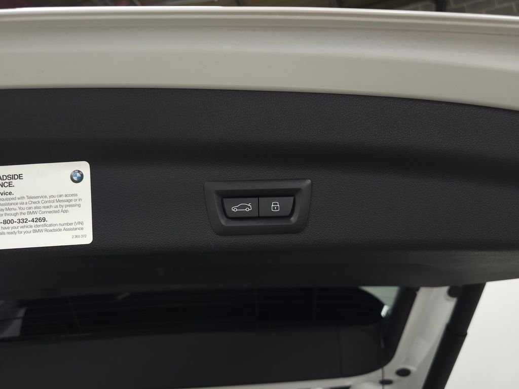 Used 2023 White Metallic BMW xDrive28i image 8