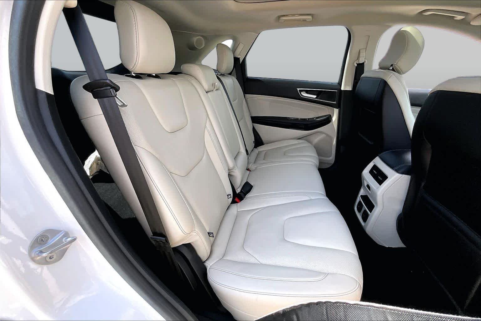Used 2018 White Platinum Metallic Tri-Coat Ford Titanium image 21