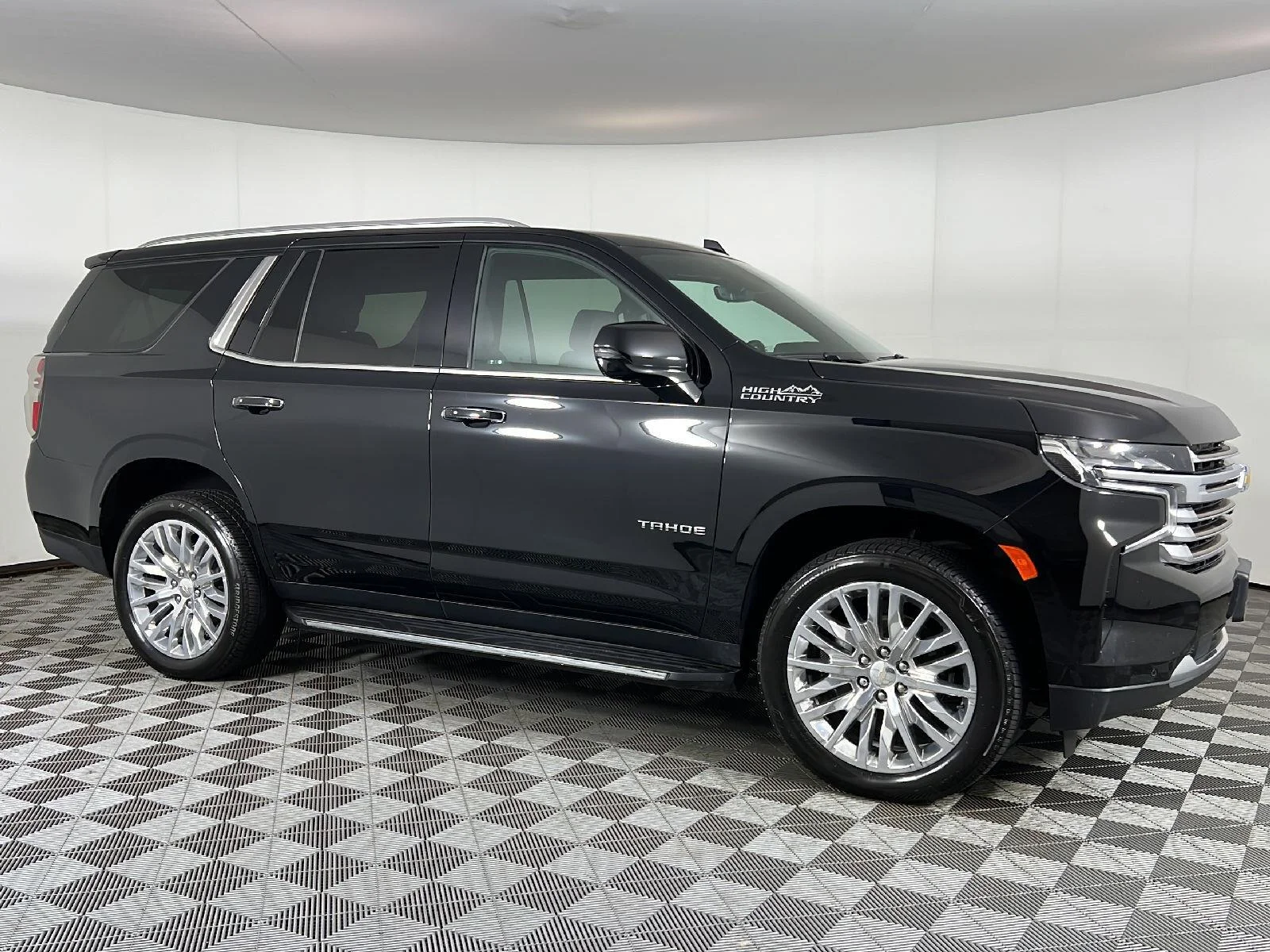 Used 2023 Black Chevrolet High Country image 3