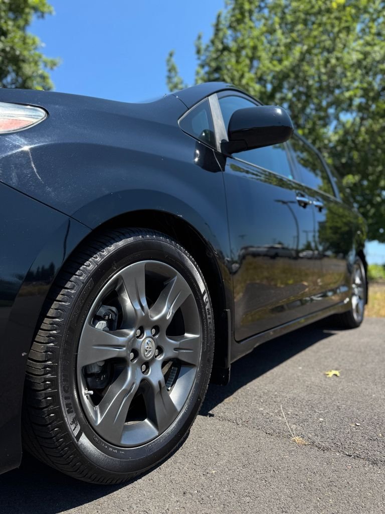 Used 2016 Midnight Black Metallic Toyota SE Premium image 51