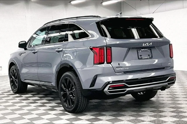 Used 2023 Everlasting Silver Kia SX image 2