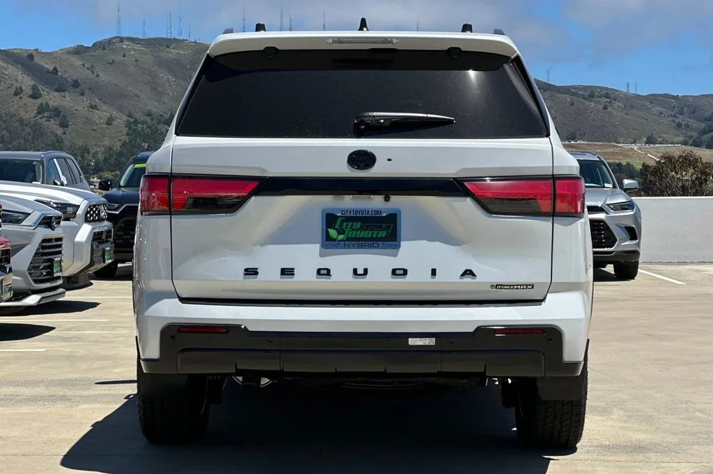 New 2026 Wind Chill Pearl <sup>1</sup> Toyota  Platinum image 5