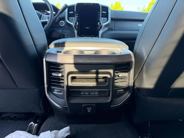 New 2026 Granite Crystal Metallic Clear-Coat Exterior Paint RAM Laramie image 28