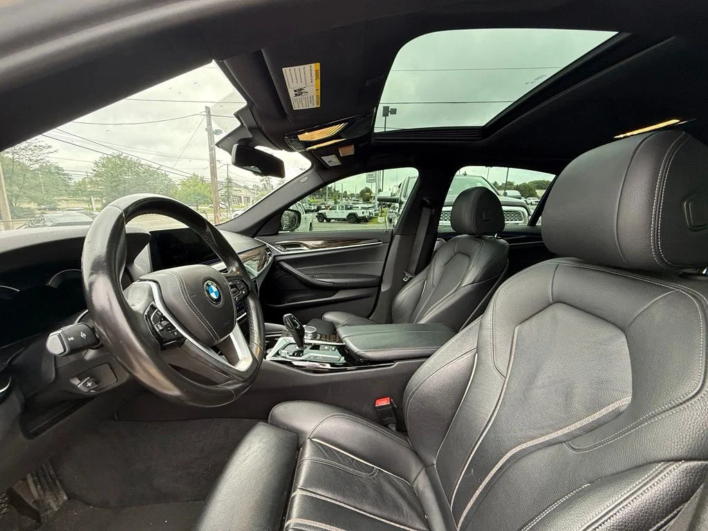 Used 2018 White BMW 530e iPerformance image 12