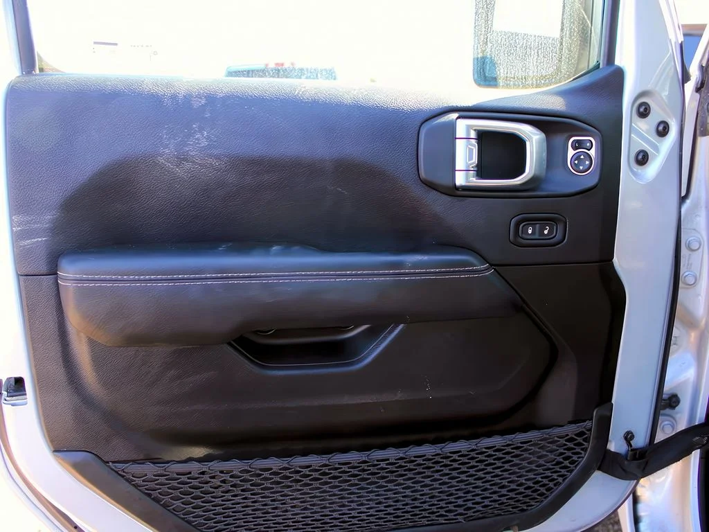 2023 Jeep Wrangler 4-Door Sahara - Photo 11