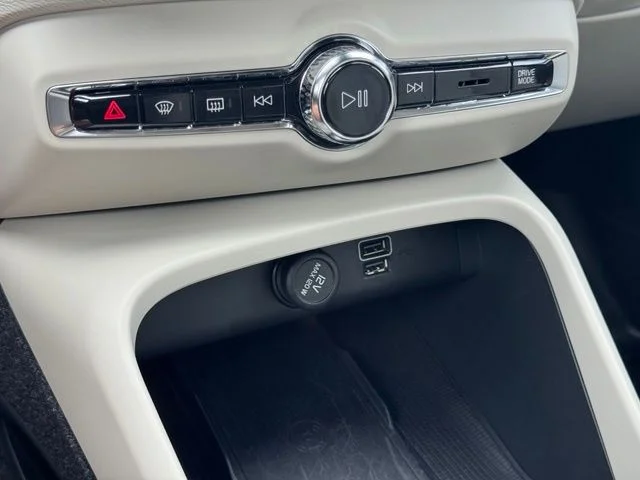 Used 2022 Gray Volvo T5 Inscription image 34