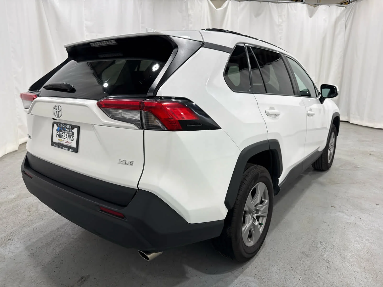 Used 2023 Whi/white Toyota XLE image 5