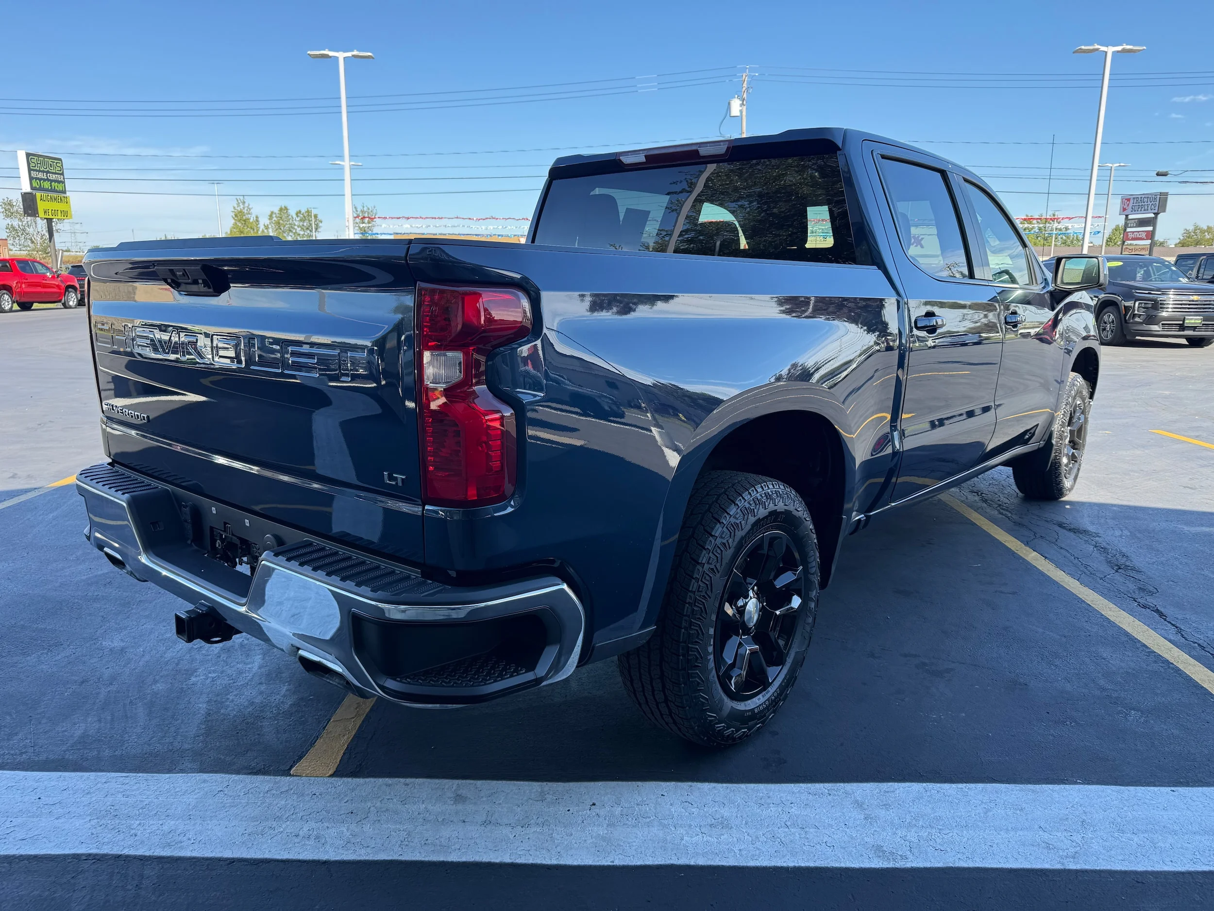 Used 2023 Northsky Blue Metallic Chevrolet LT image 7