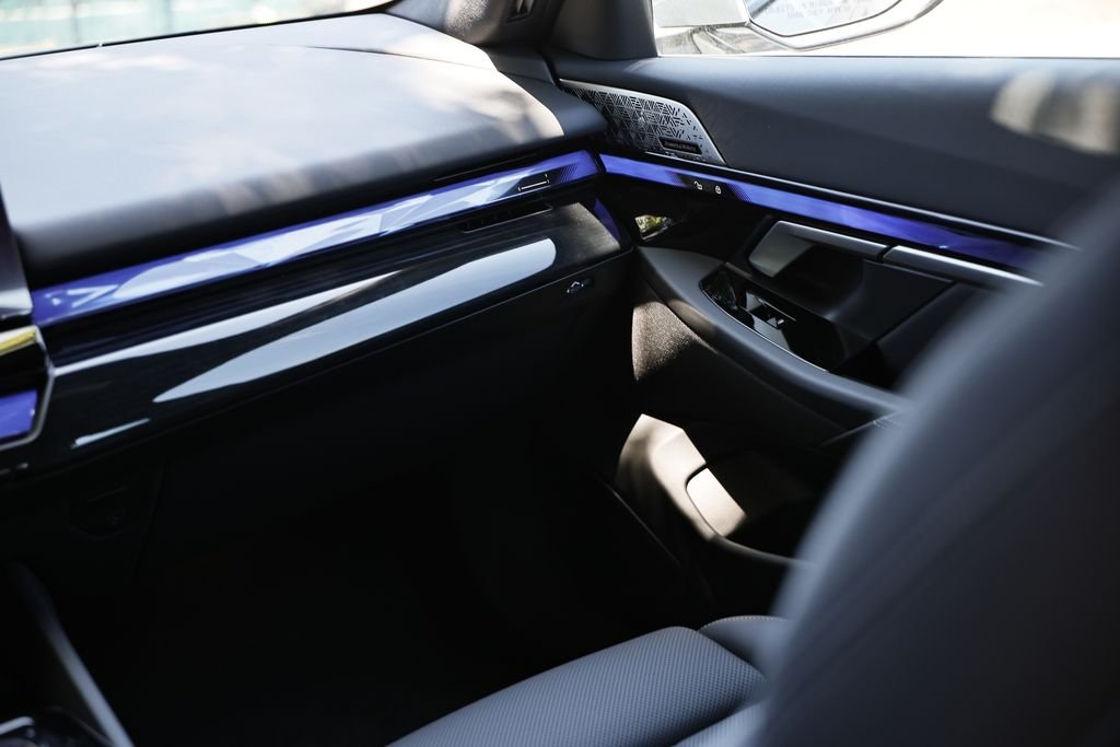 New 2027 Brooklyn Grey Metallic BMW 530i xDrive image 30