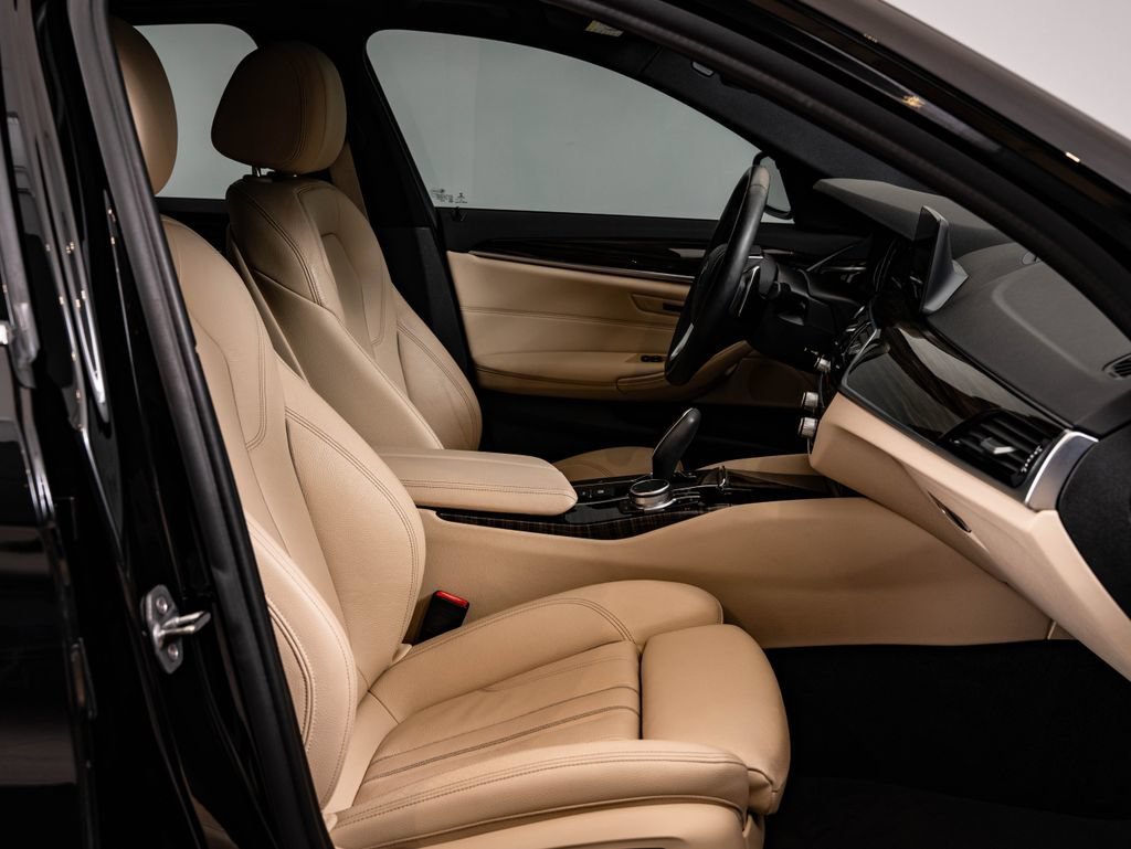 Used 2019 Jet Black BMW 540i image 24