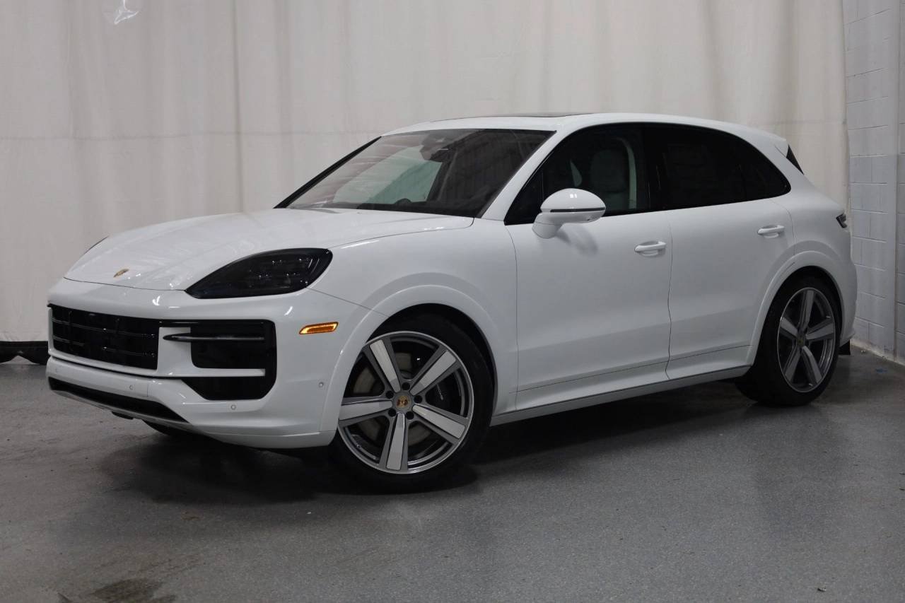 2025 Porsche Cayenne GTS's photo