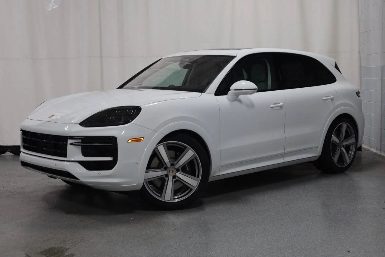 2025 Porsche Cayenne GTS's photo