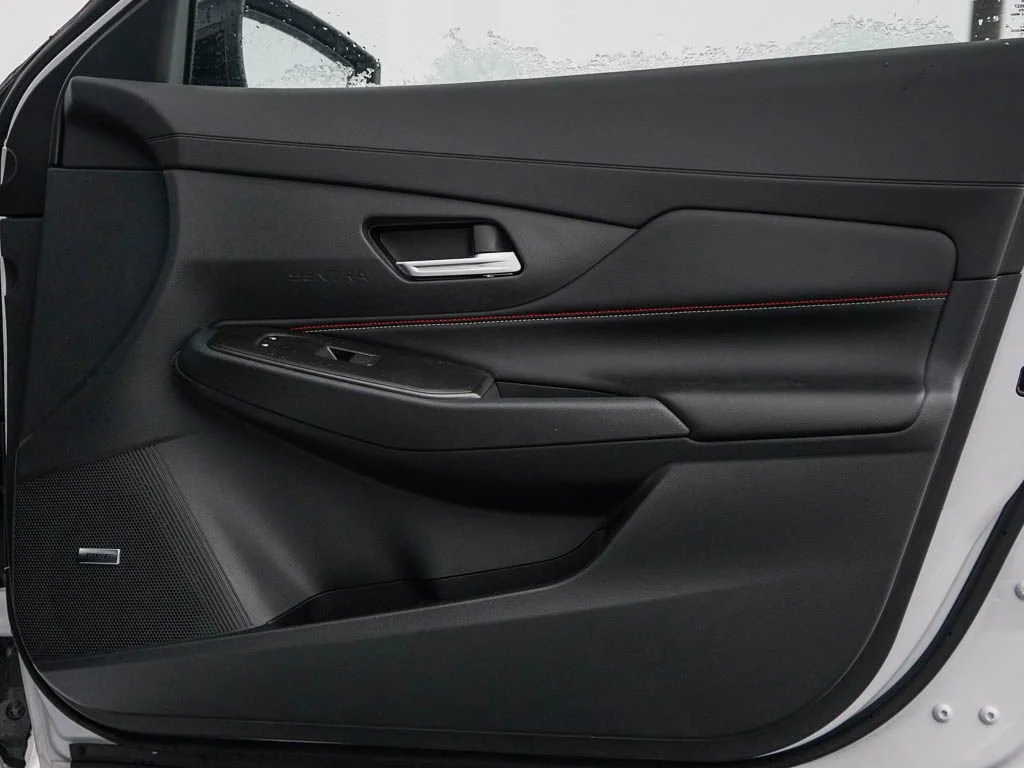 New 2026 Aspen White TriCoat / Super Black Two-tone Nissan SR image 8