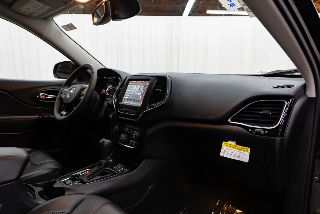 Used 2023 Black Jeep Altitude image 31