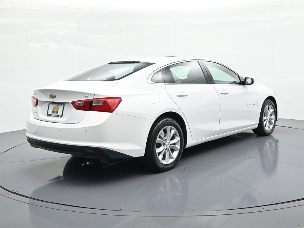Used 2024 Summit White Chevrolet LT 1LT image 6