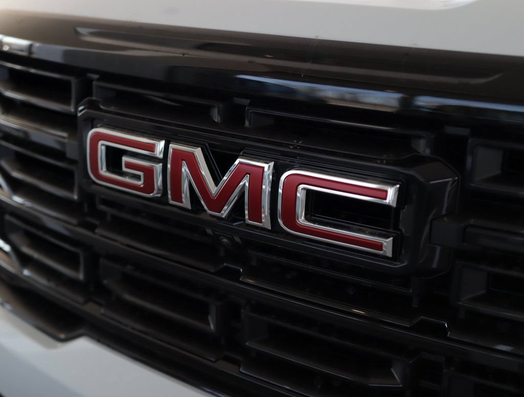 New 2026 Glacier White Tricoat GMC Elevation image 36