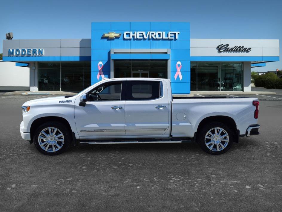 Used 2023 Iridescent Pearl Tricoat Chevrolet High Country image 2
