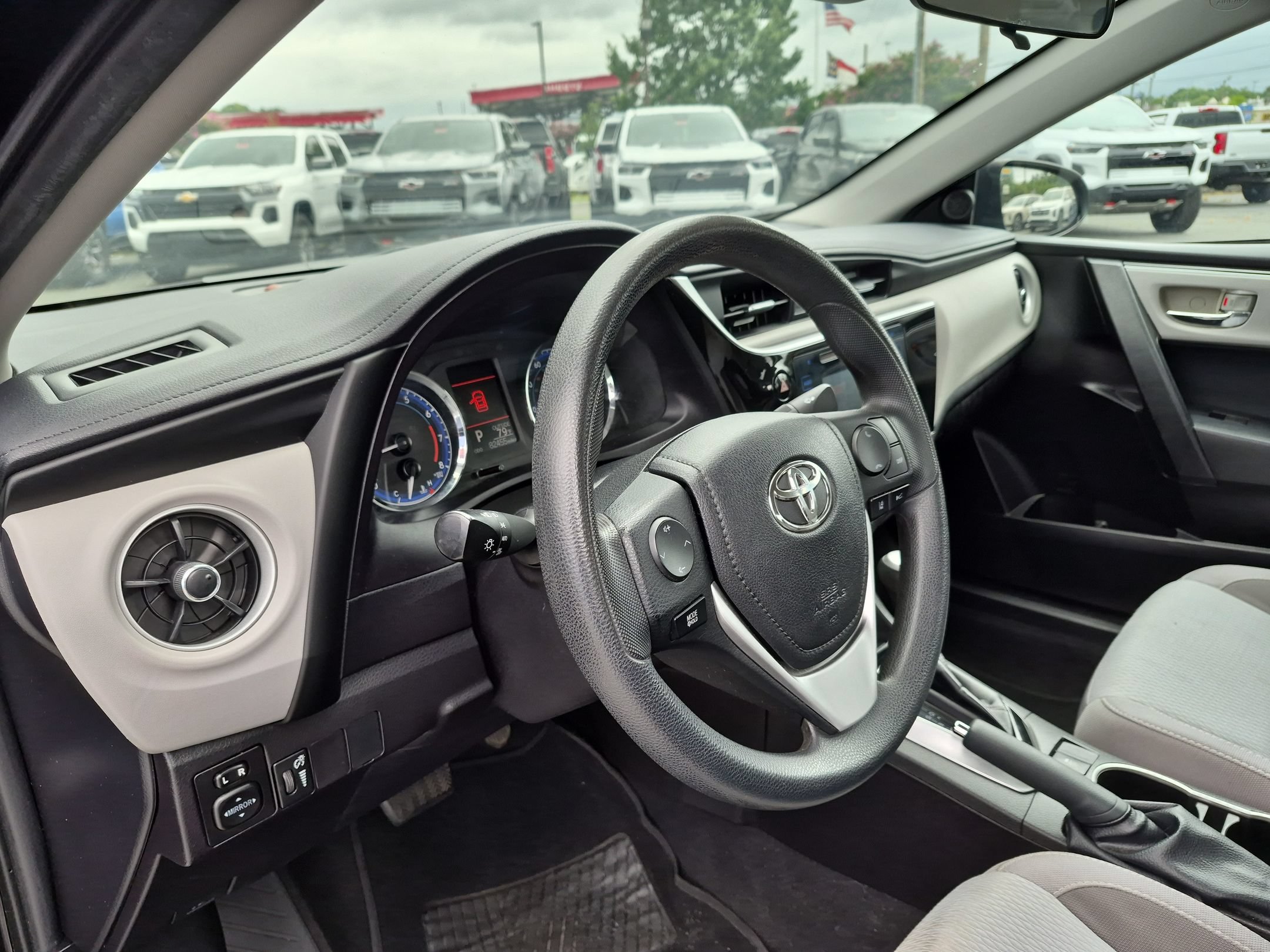 Used 2018  Toyota L image 16
