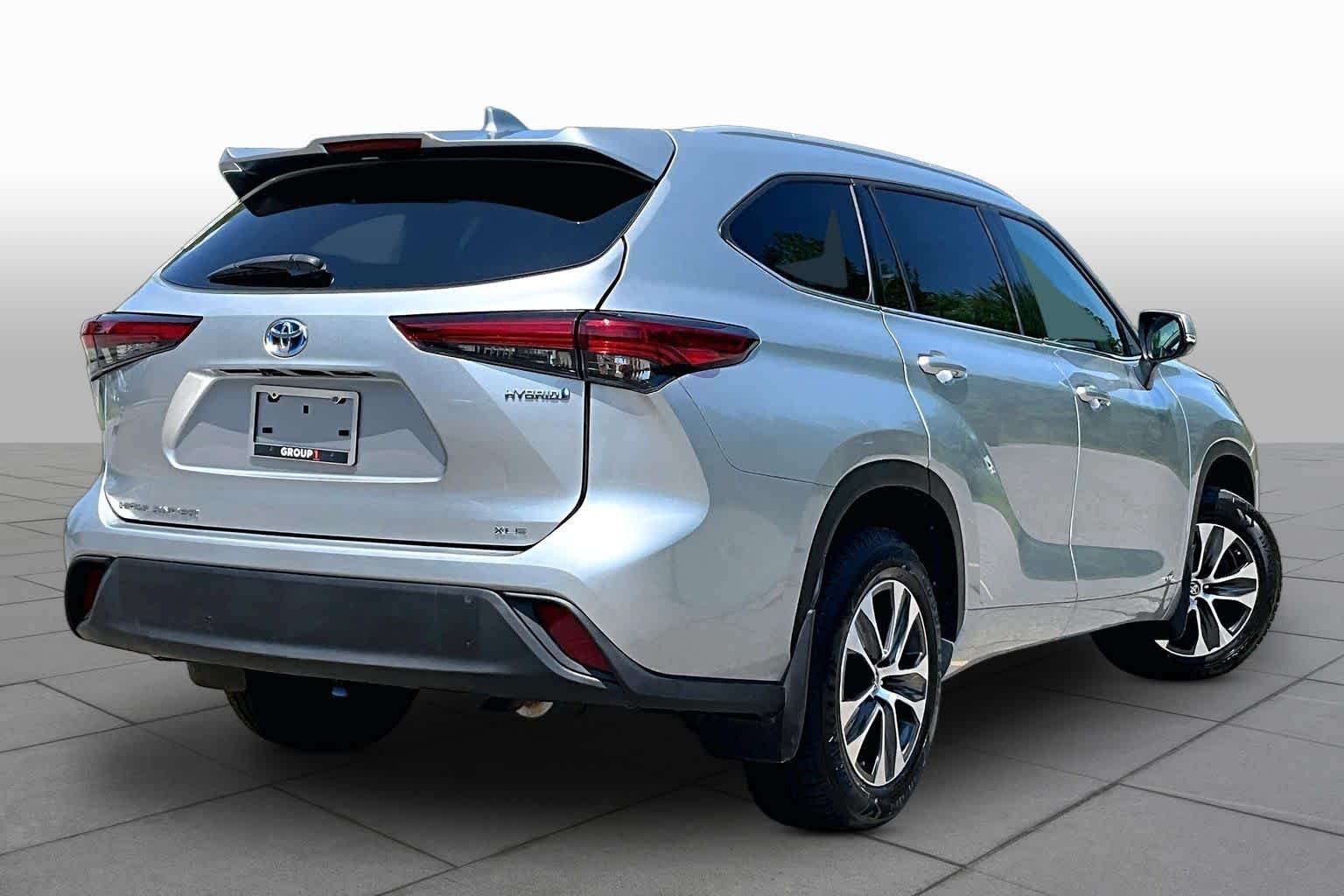 Used 2022 Celestial Silver Metallic Toyota Hybrid XLE image 13