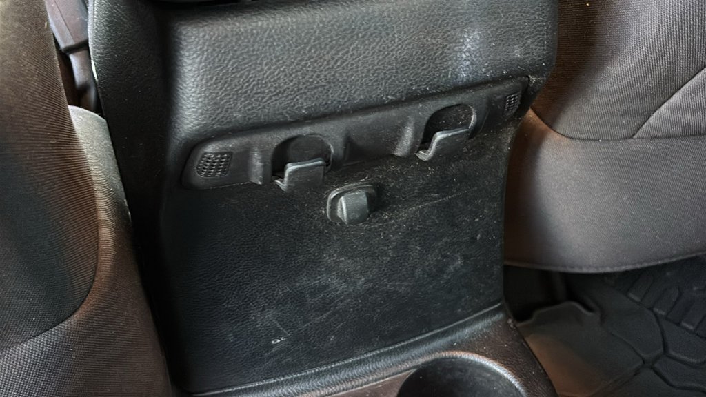 Used 2013 Billet Clearcoat Metallic Jeep Unlimited Sport image 8